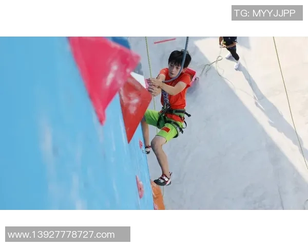 成都攀岩队在全国攀岩配合排行榜中荣获第三名的佳绩引发关注